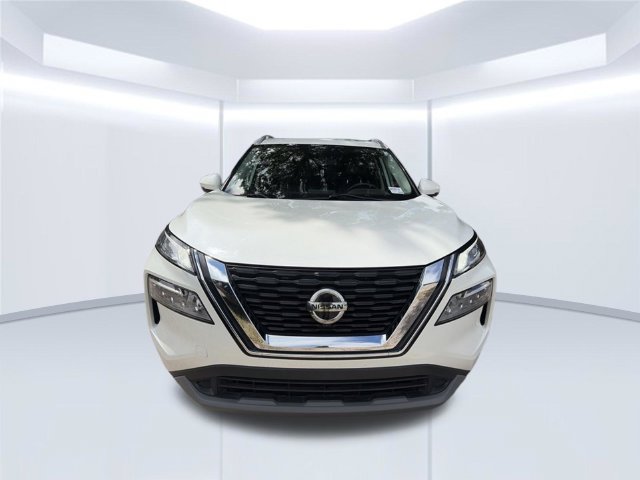 Used 2021 Nissan Rogue SV w/ Premium Package FWD image 2