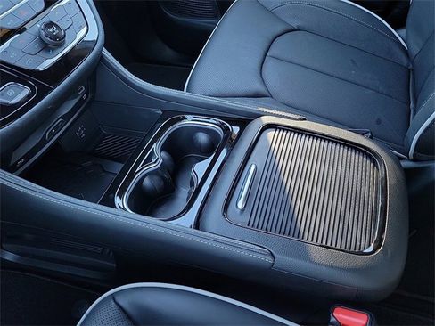 New 2026 Chrysler Pacifica Limited w/ Uconnect Theater Family Group image 20