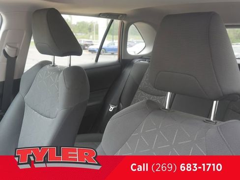 Used 2021 Toyota RAV4 XLE w/ Convenience Package AWD/4WD image 38