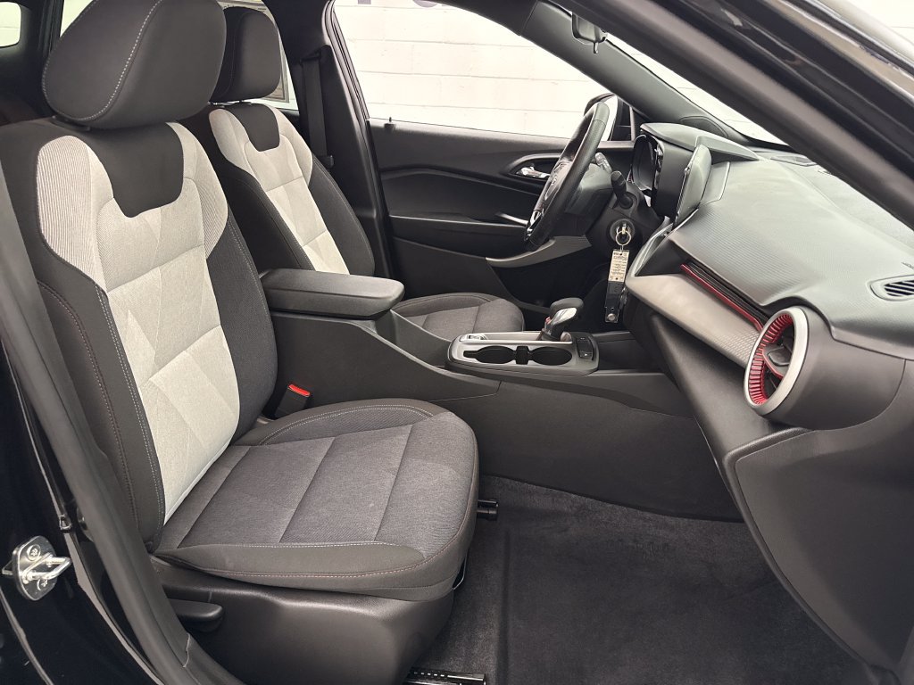 Used 2024 Chevrolet Trax RS w/ Driver Confidence Package FWD image 28