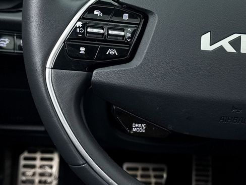 Certified 2024 Kia Niro SX Touring image 31