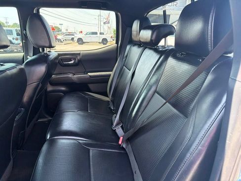 Used 2019 Toyota Tacoma TRD Sport AWD/4WD image 20