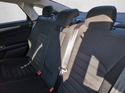 Used 2020 Ford Fusion SE image 17