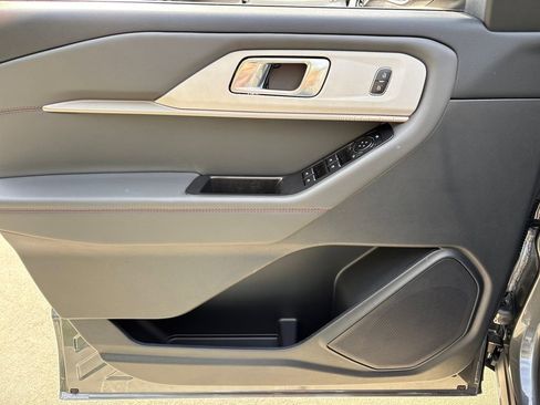 Used 2025 Ford Explorer Active image 16