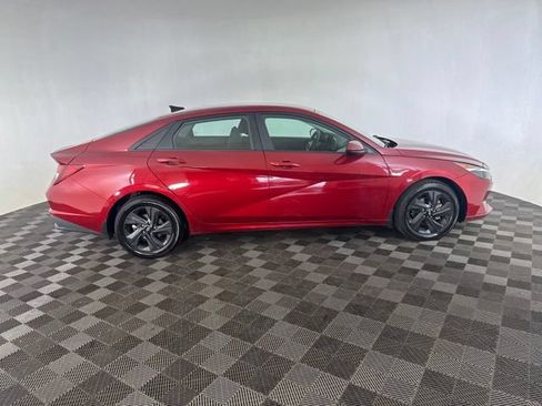 Used 2023 Hyundai Elantra SEL w/ Winter Weather Package FWD image 4