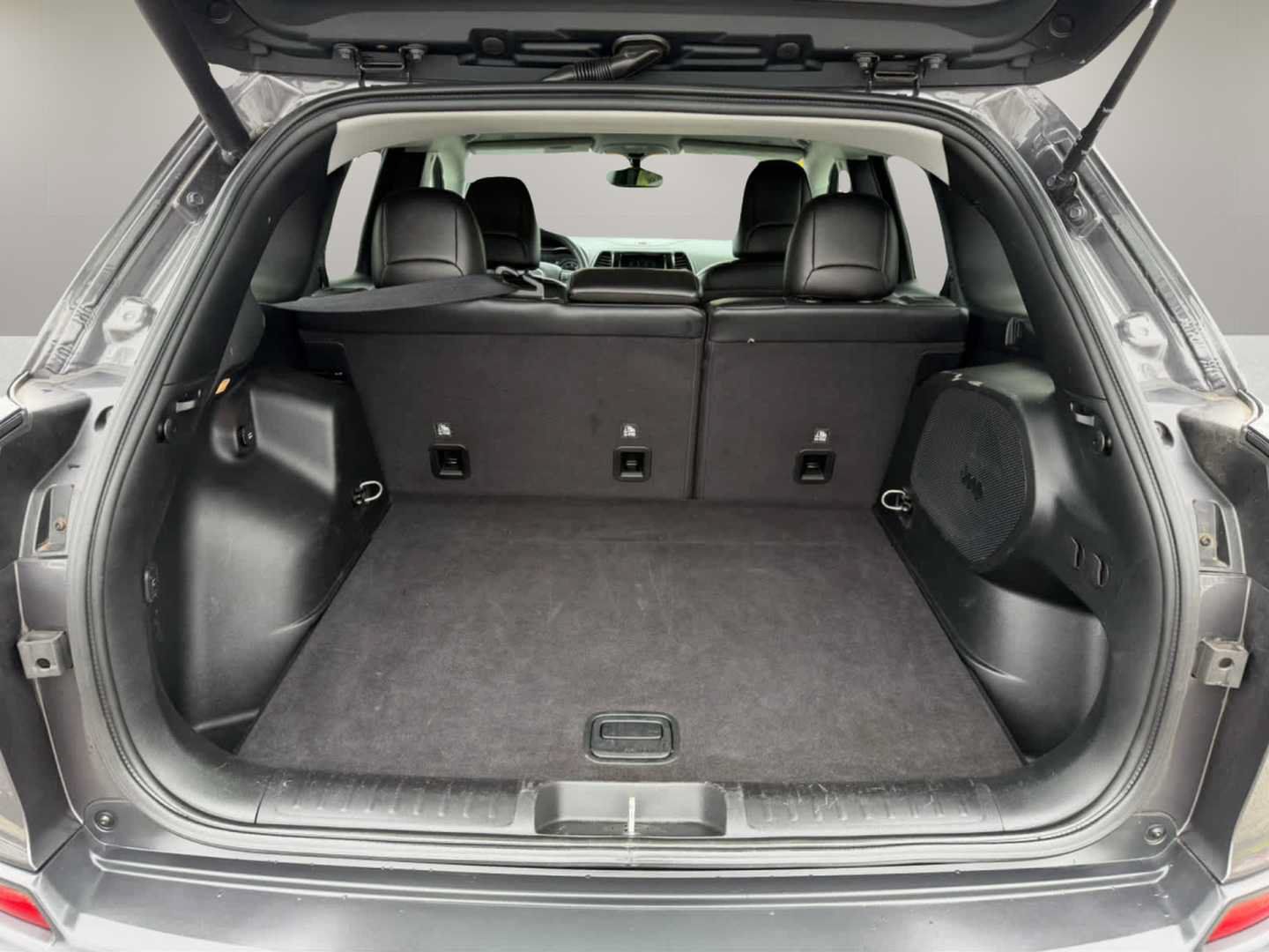 Used 2019 Jeep Cherokee Limited AWD/4WD image 24
