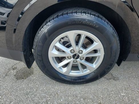 Used 2022 Kia Carnival LX FWD image 10
