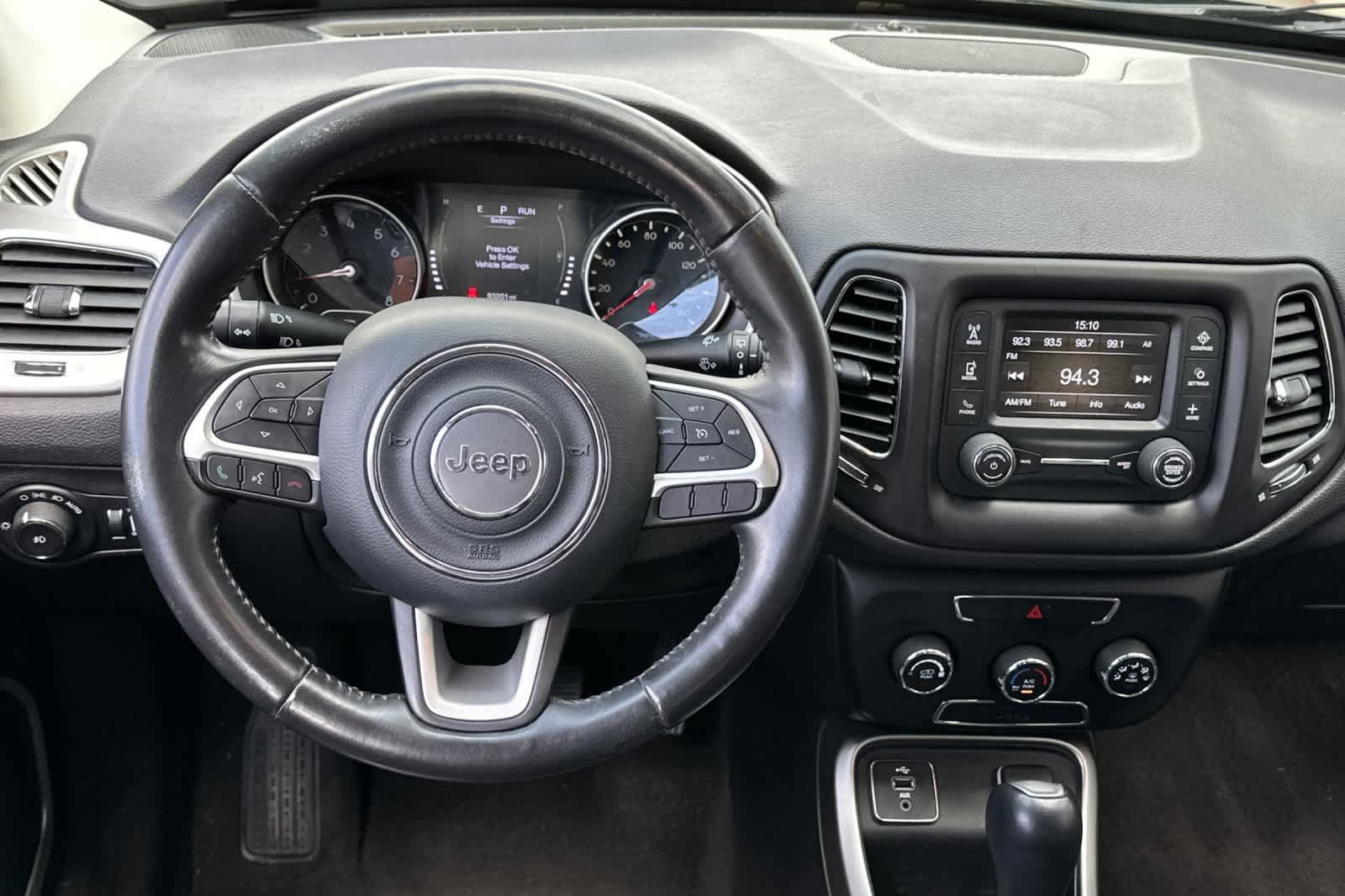 Used 2018 Jeep Compass Latitude FWD image 14