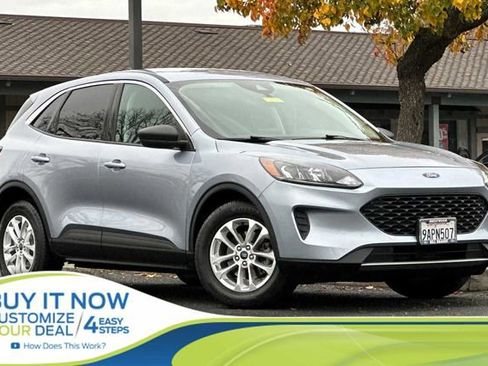 Used 2022 Ford Escape SE image 1