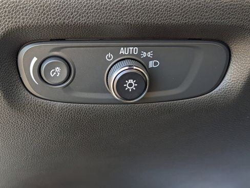 Used 2022 Chevrolet Traverse LT AWD/4WD image 12