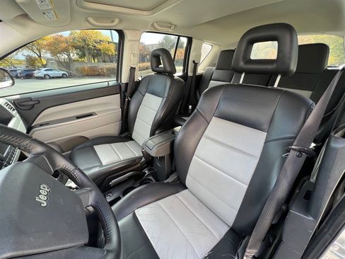 Used 2007 Jeep Compass Limited w/ Driver Convenience Group image 39