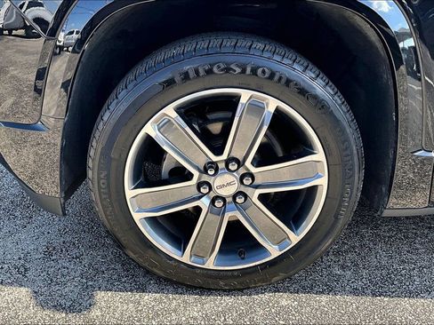 Used 2019 GMC Acadia Denali w/ Technology Package FWD image 11