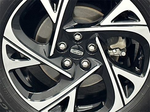 Used 2024 Lincoln Nautilus Premier w/ Jet Appearance Package image 5