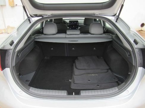 Used 2022 Hyundai Ioniq SE image 26