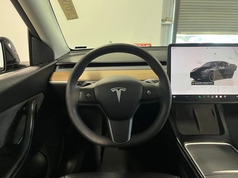 Used 2022 Tesla Model Y Long Range AWD/4WD image 23