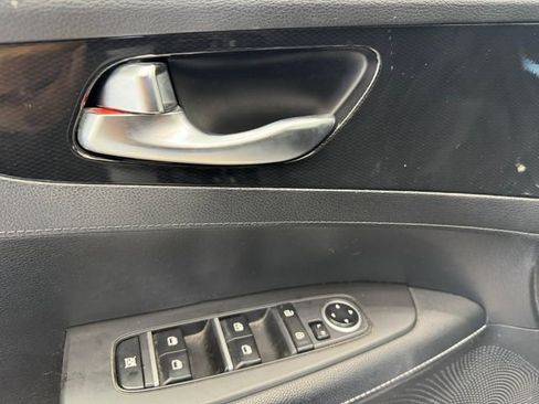 Used 2023 Kia Forte GT-Line image 34