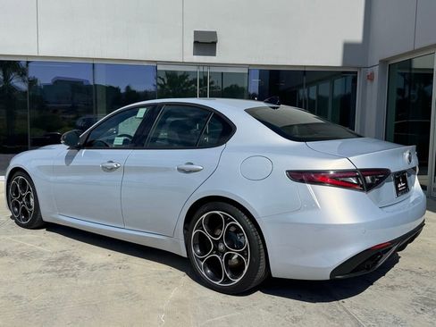Used 2025 Alfa Romeo Giulia image 6