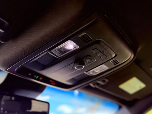 Used 2024 Chevrolet Suburban LT image 17