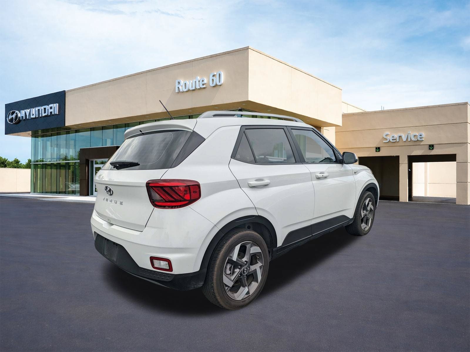 Certified 2025 Hyundai Venue SEL FWD image 4
