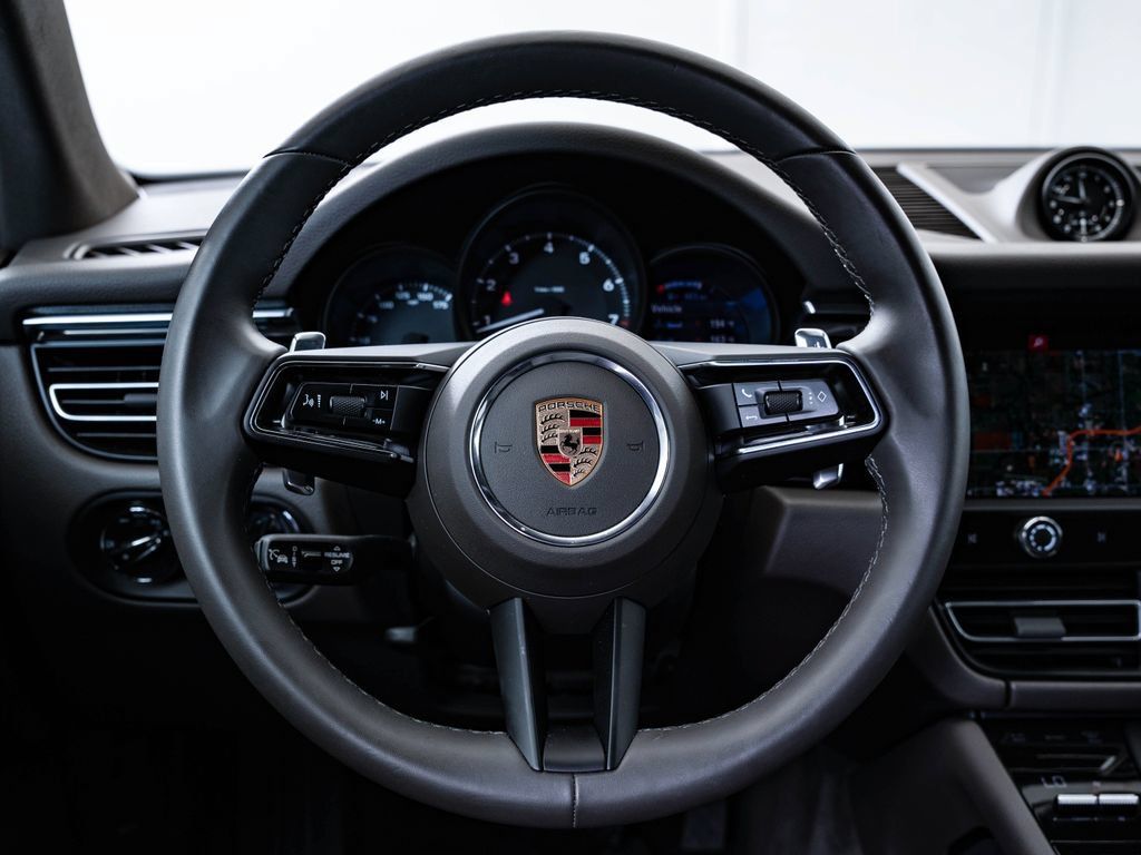 Certified 2025 Porsche Macan AWD/4WD image 40