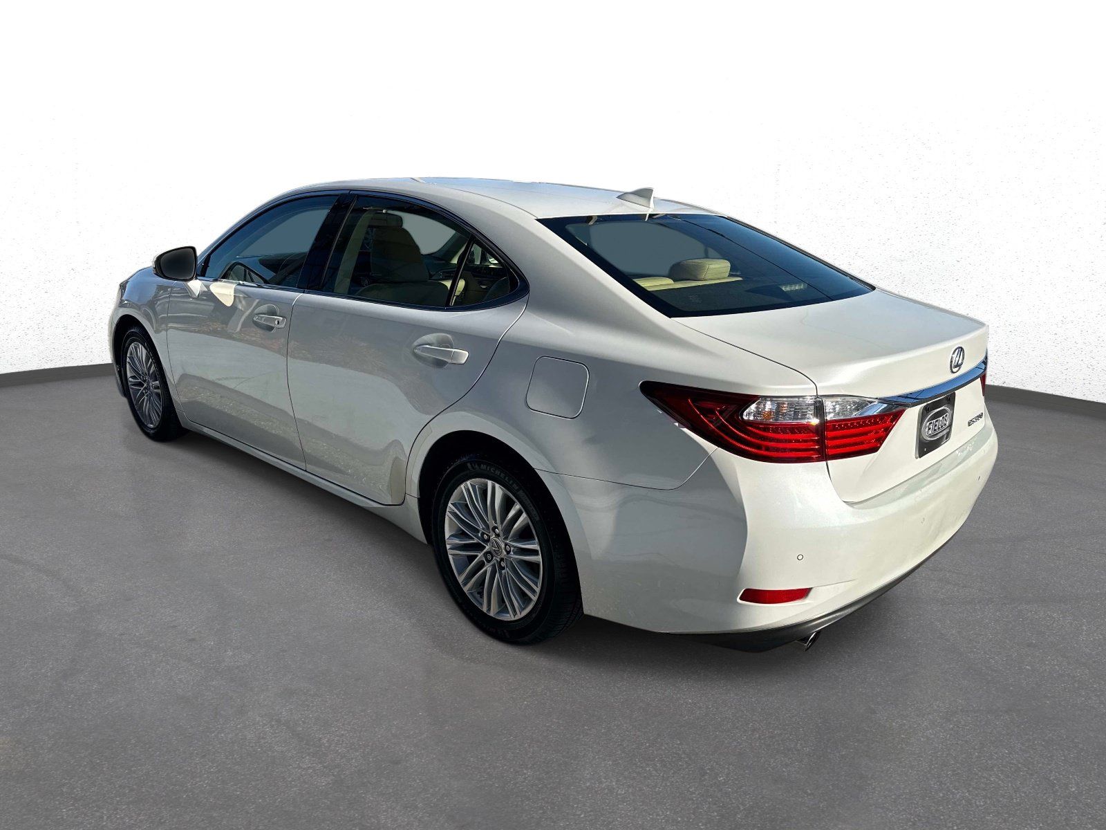 Used 2015 Lexus ES 350 w/ Luxury Package FWD image 5