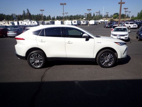 Used 2021 Toyota Venza XLE image 6