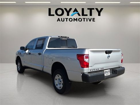 Used 2019 Nissan Titan S image 3
