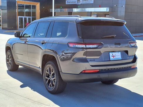 New 2025 Jeep Grand Cherokee L Altitude image 2