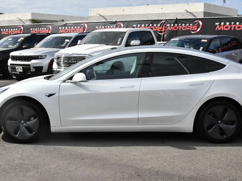 Used 2020 Tesla Model 3 Standard Range RWD image 4