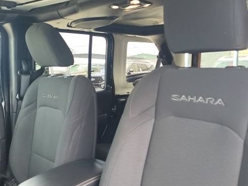 Used 2021 Jeep Wrangler Unlimited Sahara w/ Uconnect 4C Nav & Sound Group AWD/4WD image 12