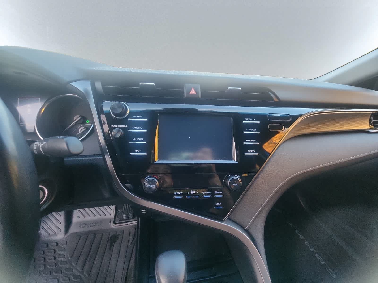 Used 2019 Toyota Camry SE FWD image 16