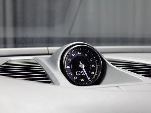 Certified 2024 Porsche Macan 4 Electric image 33