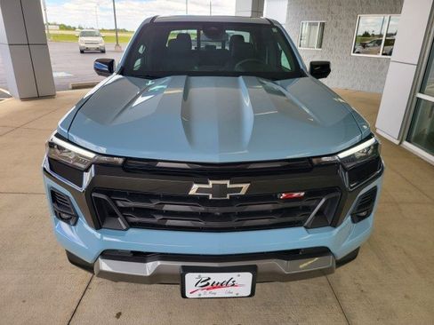 Used 2025 Chevrolet Colorado Z71 w/ Technology Package AWD/4WD image 15