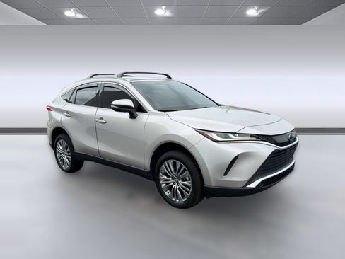Used 2022 Toyota Venza XLE AWD/4WD image 7