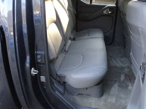 Used 2018 Nissan Frontier SV image 15