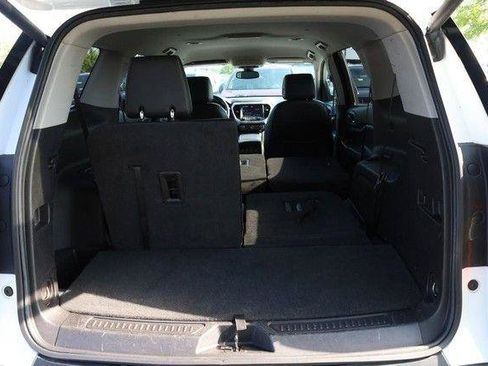 Used 2023 GMC Acadia SLT AWD/4WD image 8