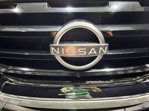 Used 2024 Nissan Pathfinder Platinum w/ Cargo Package image 23