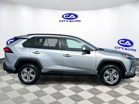 Used 2022 Toyota RAV4 XLE FWD image 2