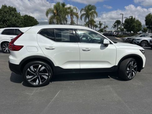 Certified 2025 Volvo XC40 B5 Ultra w/ Climate Package image 3