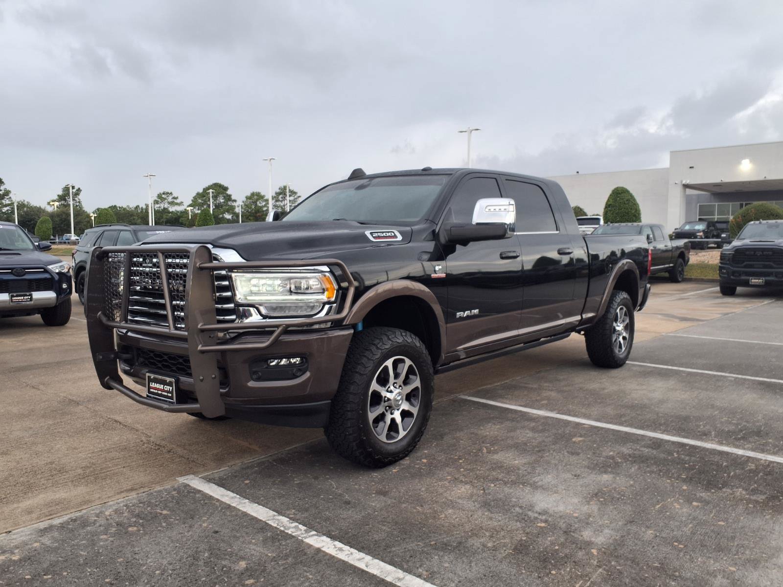 Used 2024 RAM 2500 Limited w/ Towing Technology Group AWD/4WD image 3