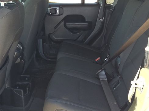 Used 2022 Jeep Gladiator Willys image 17
