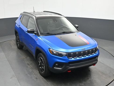 Used 2025 Jeep Compass Trailhawk AWD/4WD image 32