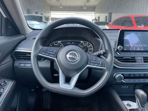 Used 2025 Nissan Altima 2.5 SV image 28