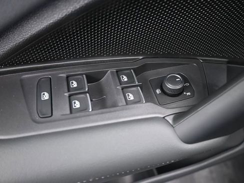 New 2026 Volkswagen Tiguan SE image 13