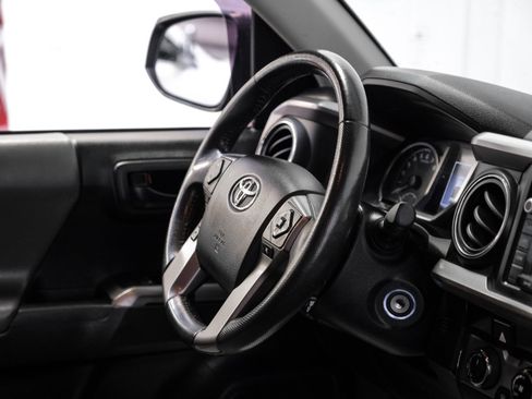 Used 2017 Toyota Tacoma SR5 image 12