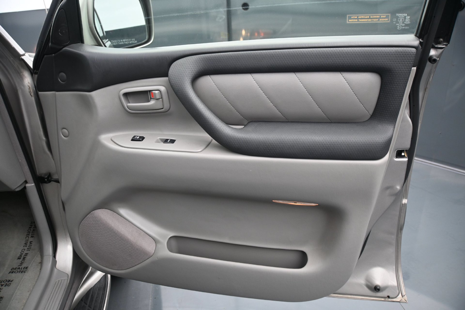 Used 2005 Toyota Land Cruiser AWD/4WD image 12
