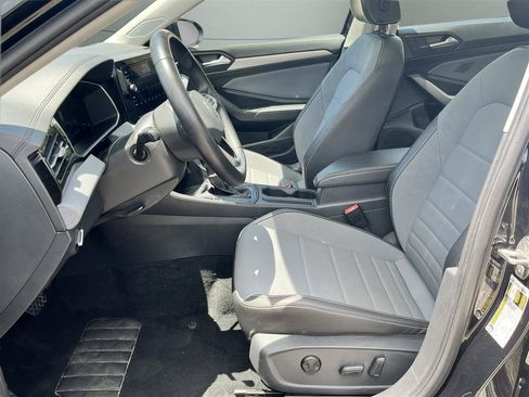 Used 2025 Volkswagen Jetta SE FWD image 15