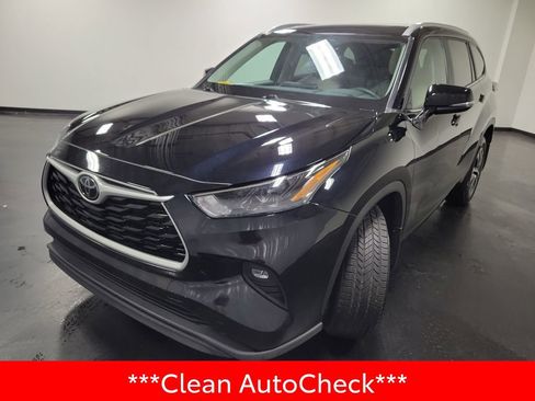 Used 2024 Toyota Highlander XLE AWD/4WD image 4