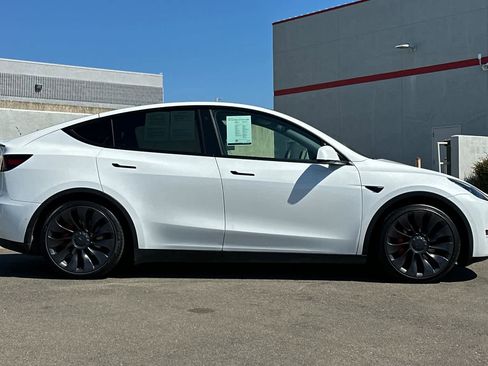 Used 2022 Tesla Model Y Performance image 6