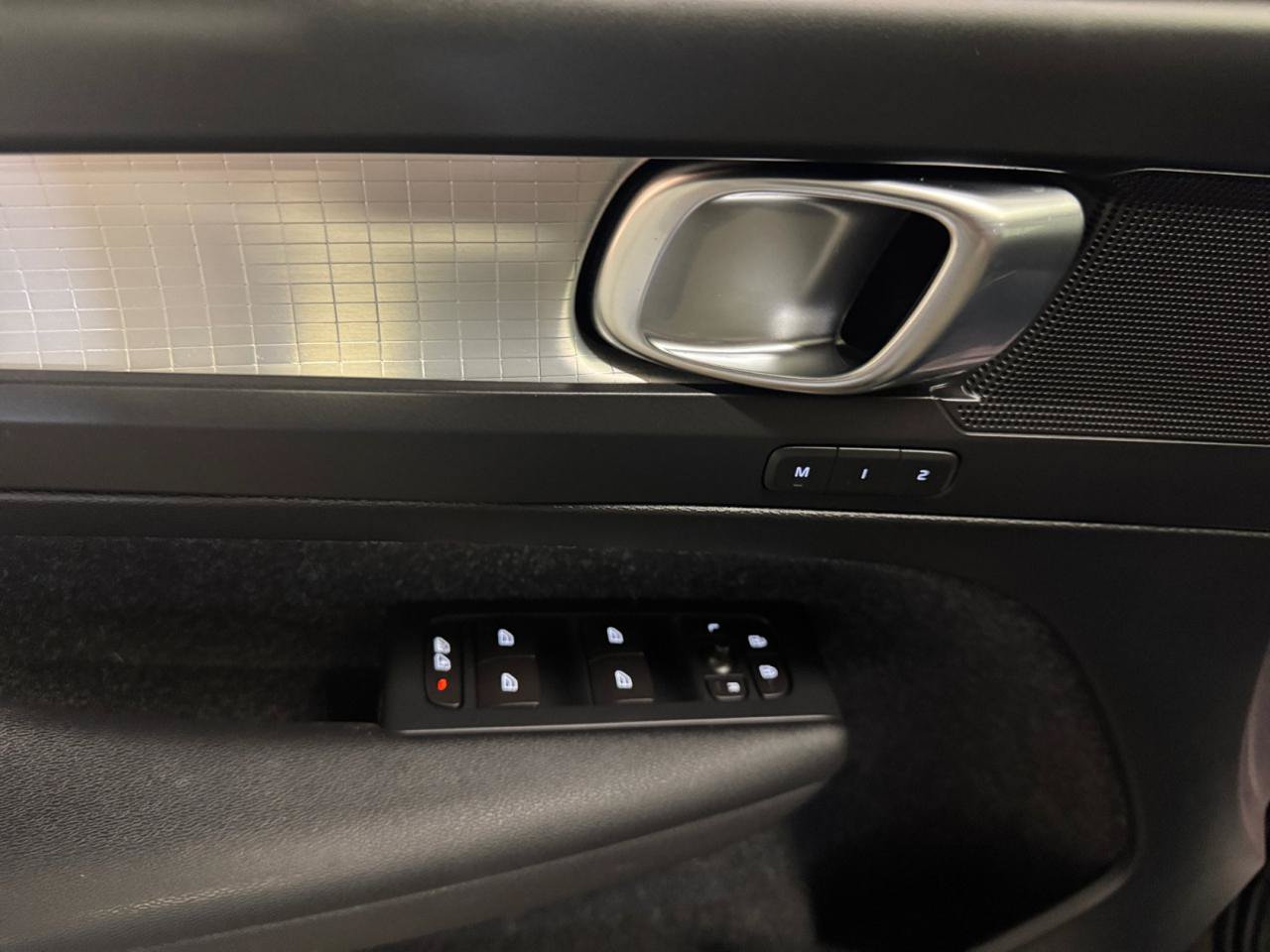 Used 2019 Volvo XC40 T5 Momentum AWD/4WD image 18